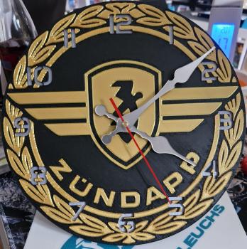 Zündapp Wanduhr 25cm Durchmesser im Stil eines Tankemblems